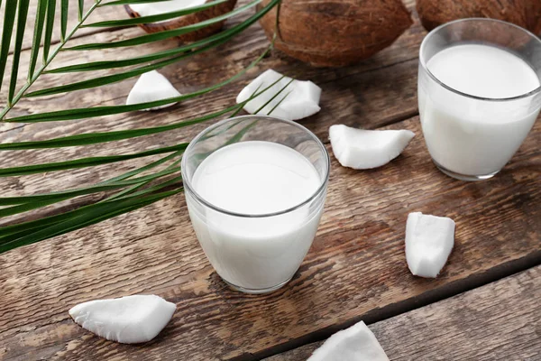 Composition with tasty coconut milk — Stock Photo, Image