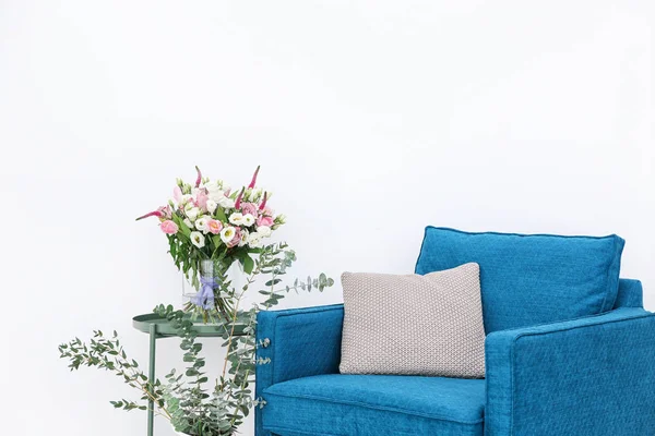 Çiçek ile odası iç tasarım — Stok fotoğraf
