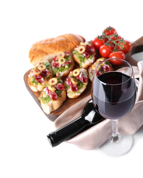 Gustose bruschette servite con vino — Foto Stock