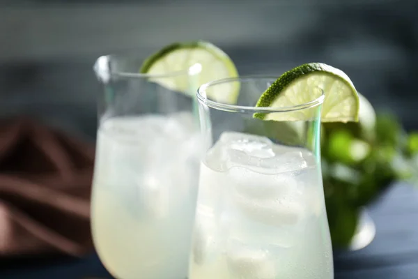 Cocktails rafraîchissants au citron vert — Photo