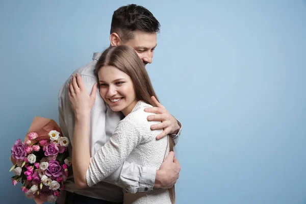 Glückliches junges Paar — Stockfoto