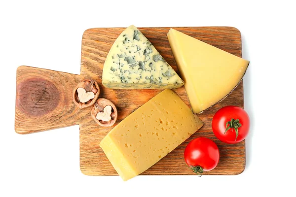 Styrelsen med sortiment av ost och tomater — Stockfoto