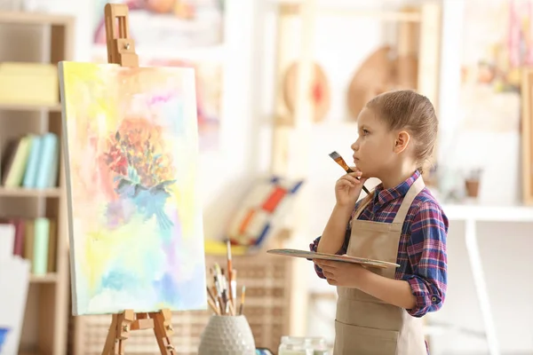 Schattige Kleine Kunstenaar Schilderij Beeld Studio — Stockfoto