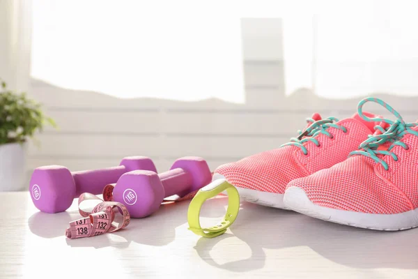 Sport spullen met fitness tracker — Stockfoto