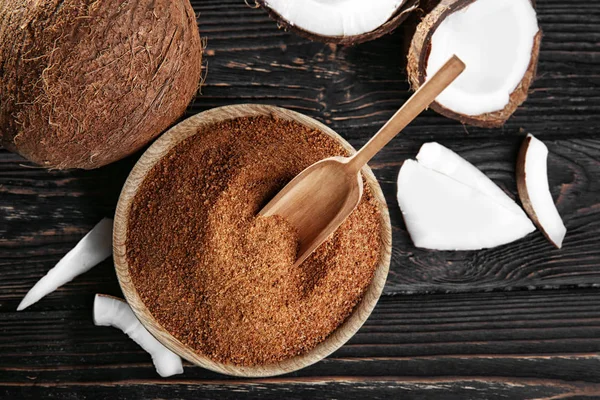 Tigela e colher de açúcar mascavo — Fotografia de Stock