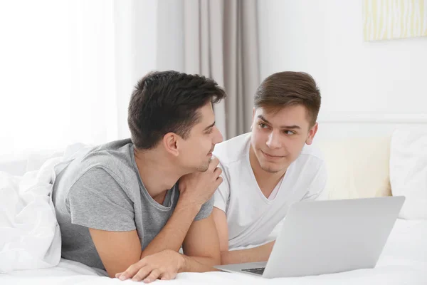 Feliz pareja gay — Foto de Stock