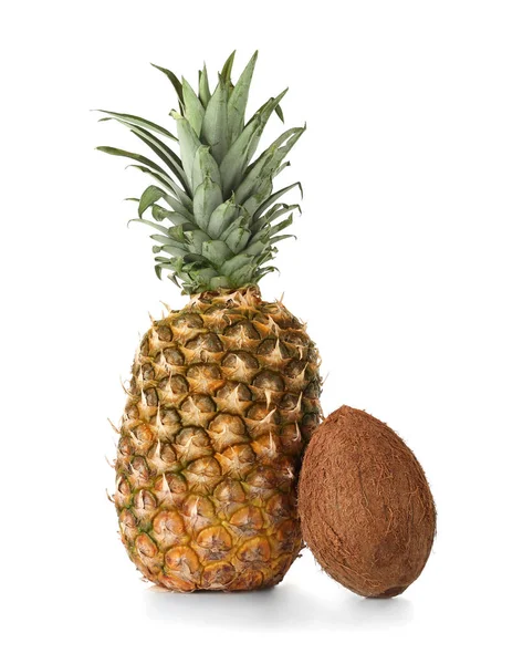 Verse ananas en kokos — Stockfoto