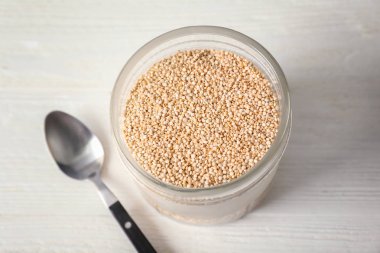 Quinoa tohumları ile Cam Kavanoz  