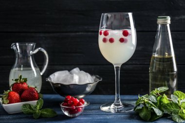 Kızılcık ile kokteyl serinletici