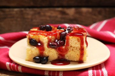 Kuş üzümü ile lezzetli ekmek pudding