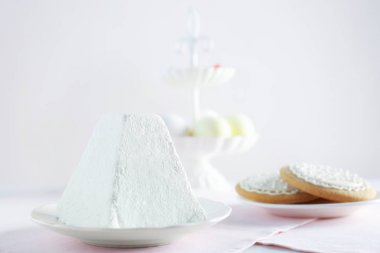 Geleneksel lor Paskalya kek 