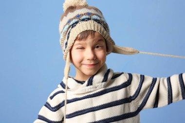 Şirin küçük çocuk.