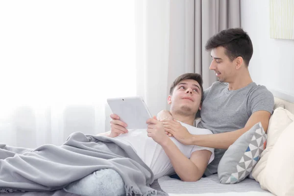 Happy gay couple — Stock Photo, Image