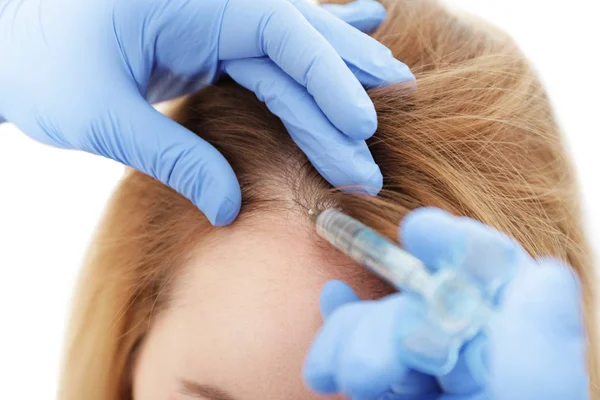 Young Woman Hair Loss Problem Receiving Injection Clinic Closeup — Stock Photo, Image