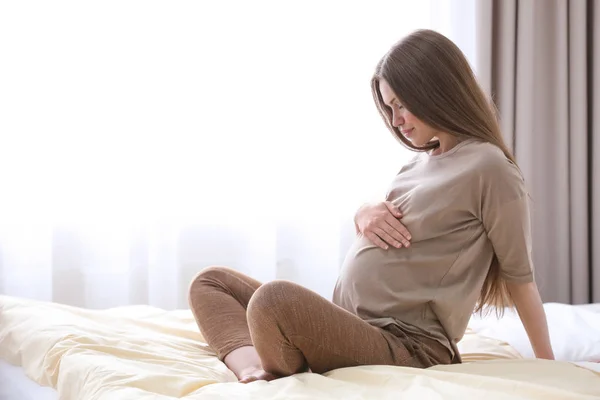 Mooie zwangere vrouw — Stockfoto