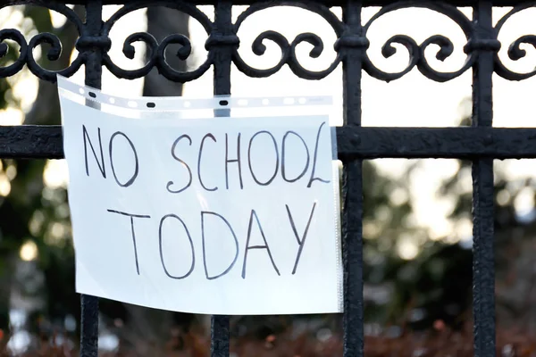 School Closed Due Heavy Snowfall — Stock Photo, Image