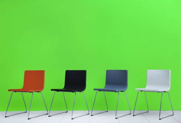 Moderne stoelen in een rij — Stockfoto