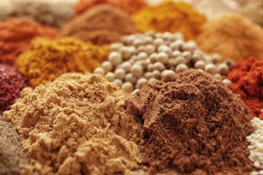 yığın-in farklı baharatlar