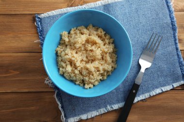 Filiz organik quinoa tahıl ile plaka