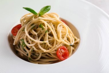 Lezzetli makarna ile plaka