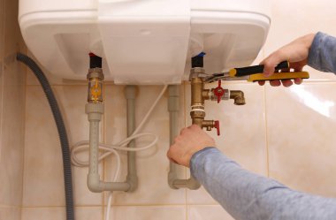 Tesisatçı tamir kazan 