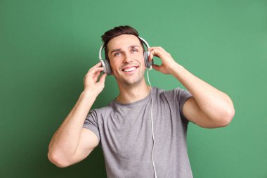 müzik yakışıklı genç