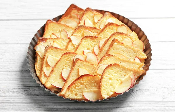 Budino di pane saporito con mele — Foto Stock