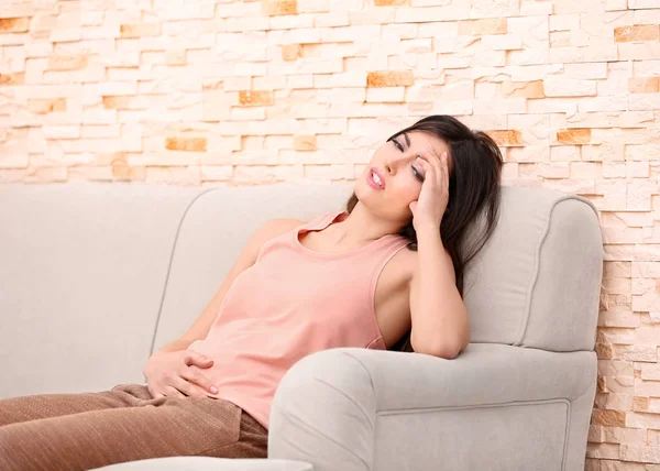Wanita hamil menderita sakit kepala — Stok Foto