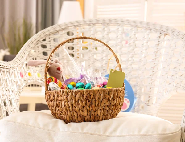 Cesta de Pascua colorida — Foto de Stock