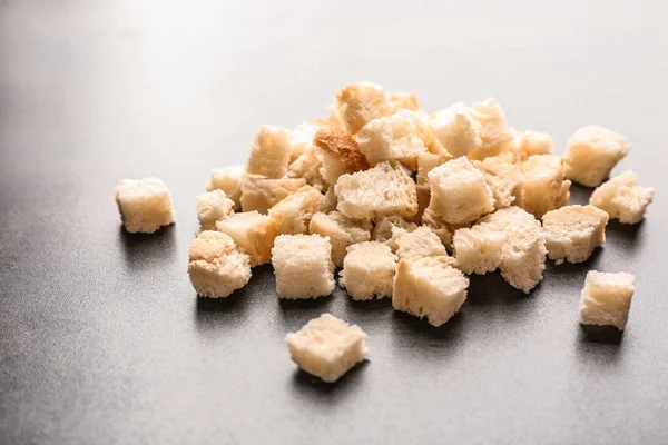 Croutons of wheaten bread on grey background — Stock Photo, Image