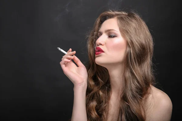 Beautiful woman with cigarette — Stock Photo, Image