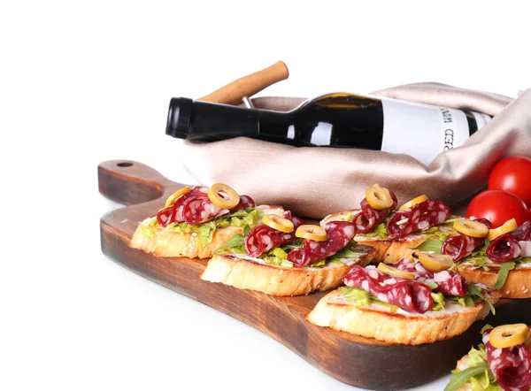Saborosas bruschettas servidas com vinho — Fotografia de Stock