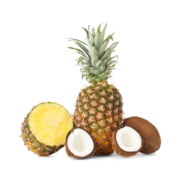 Fresh pineapples and coconuts — Stock Photo, Image