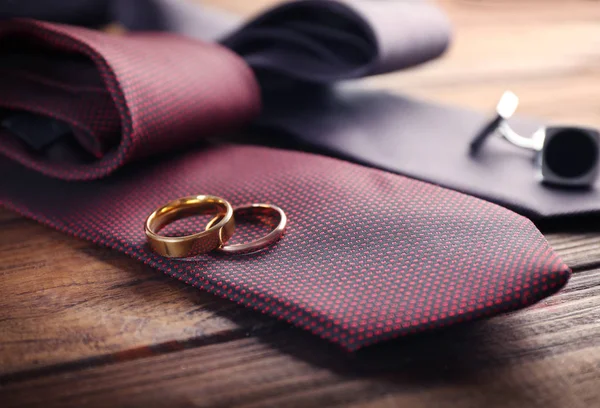 結婚指輪とカフ-リンク — ストック写真