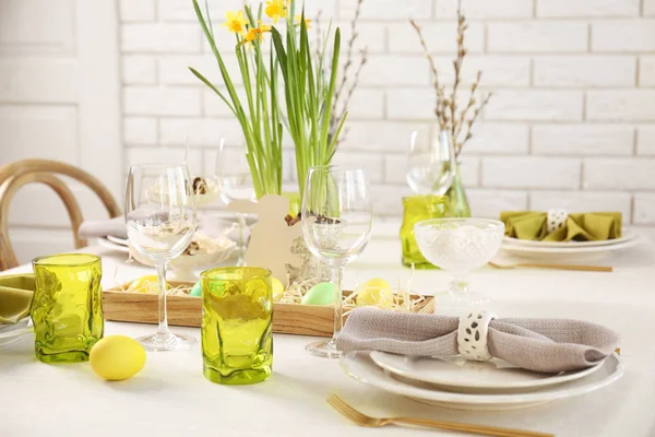 Hermoso ajuste de mesa de Pascua — Foto de Stock