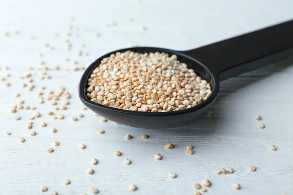Κουτάλι με σπόρους quinoa — Φωτογραφία Αρχείου