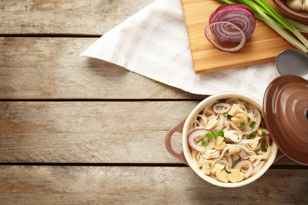 Zuppa di noodle di pollo — Foto Stock