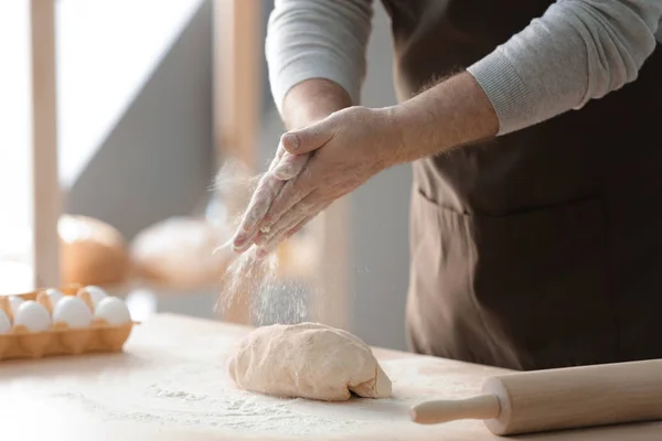 Man making dough in kitchen — Stock Photo, Image