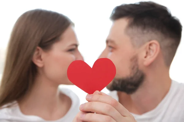 Feliz pareja joven — Foto de Stock