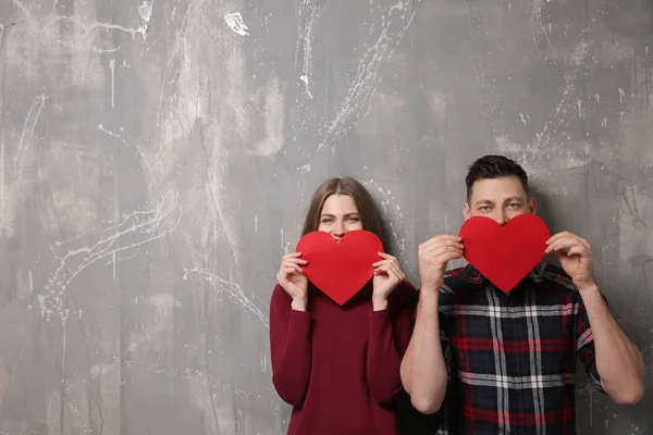 Feliz jovem casal — Fotografia de Stock