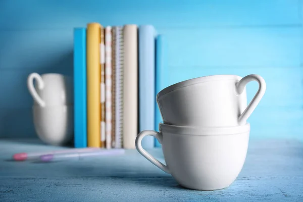 Due tazze di ceramica bianca — Foto Stock