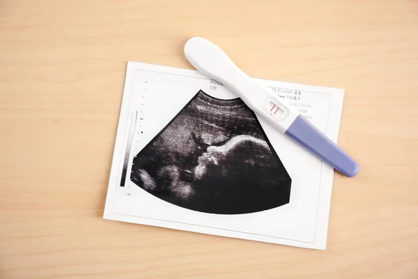 Ultrasound photo and pregnancy test — Stock Photo, Image
