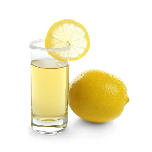 Gyllene tequila shot med saftig citron — Stockfoto