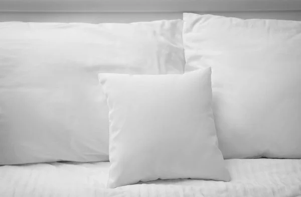 Almohadas suaves en blanco —  Fotos de Stock