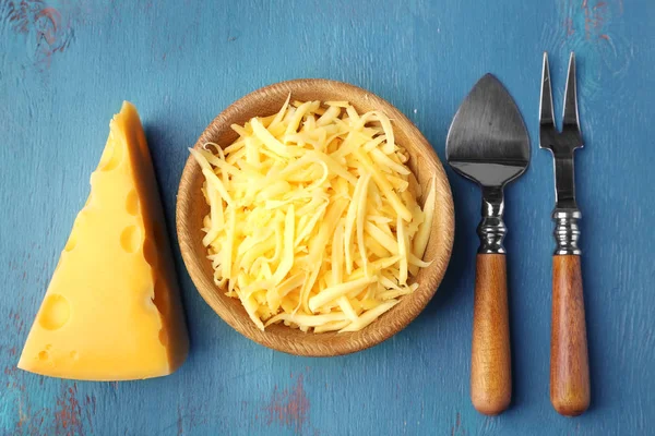 Miska z tartym serem — Zdjęcie stockowe