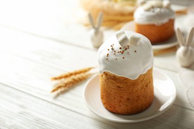 Plaka ile tatlı Paskalya kek 