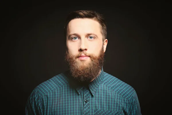 Красивий бородатого мужчини — стокове фото