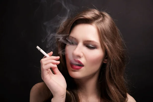 Beautiful woman with cigarette — Stock Photo, Image