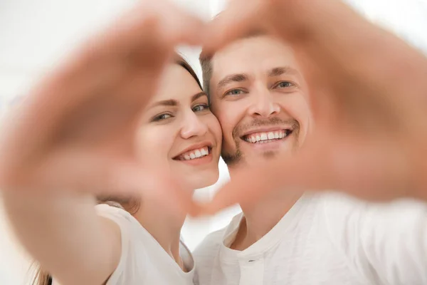 Feliz jovem casal — Fotografia de Stock