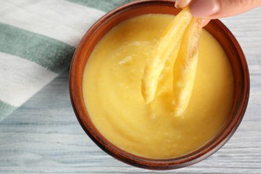 Peynir soslu patates kızartması